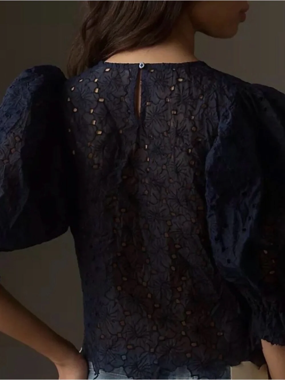 ANTHROPOLOGIE: NWOT NAVY EYELET LACE CROPPED TOP